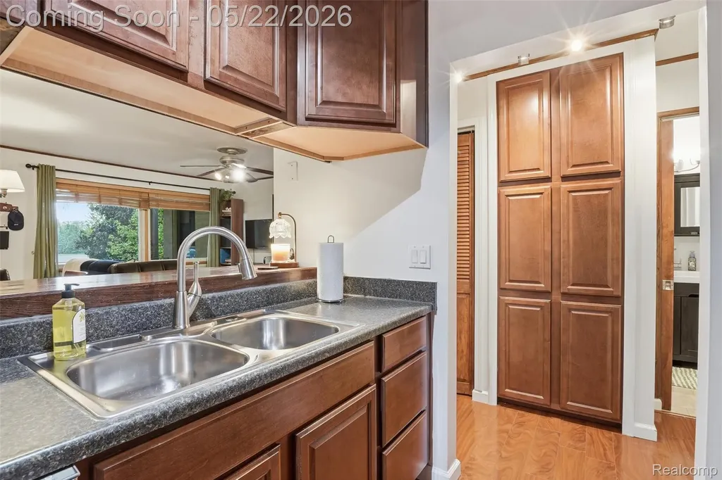 15055 Hubbard Street Livonia City MI 48154