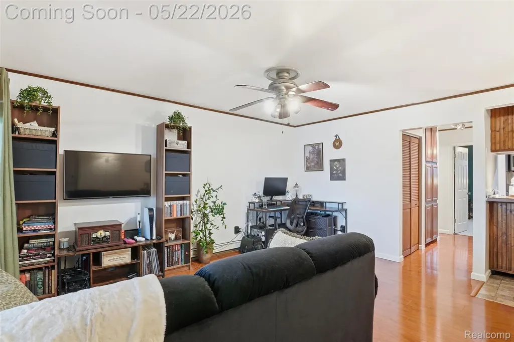 15055 Hubbard Street Livonia City MI 48154