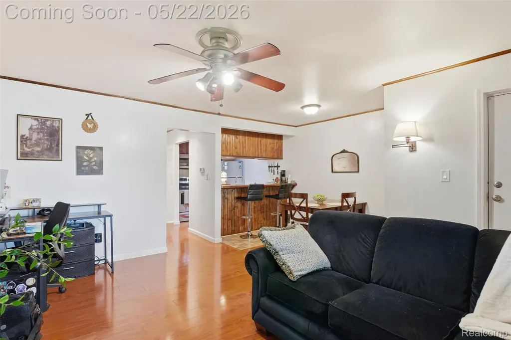 15055 Hubbard Street Livonia City MI 48154