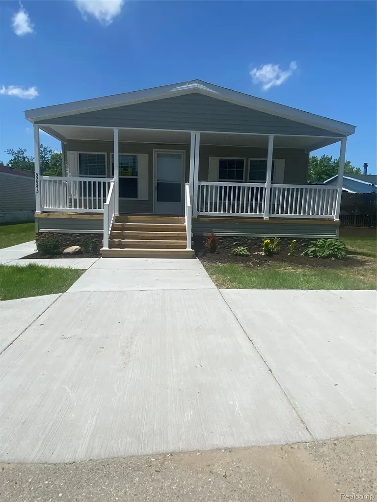 52543 Potomac Court Chesterfield Township MI 48051