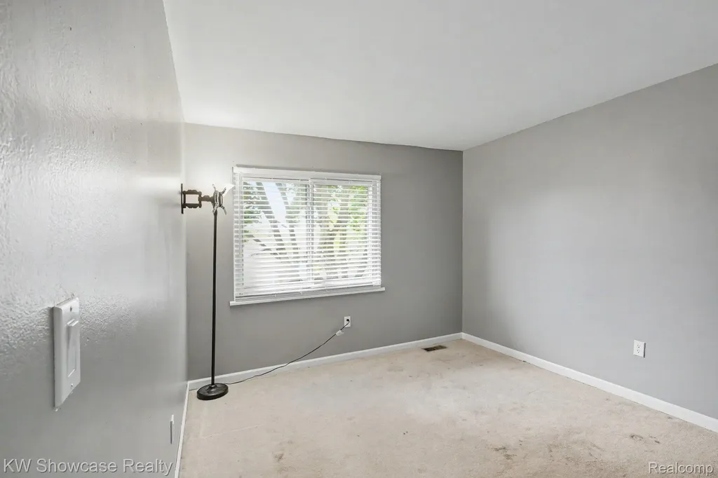40652 Village Wood Road Novi City MI 48375