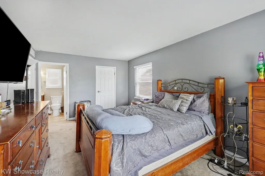 40652 Village Wood Road Novi City MI 48375