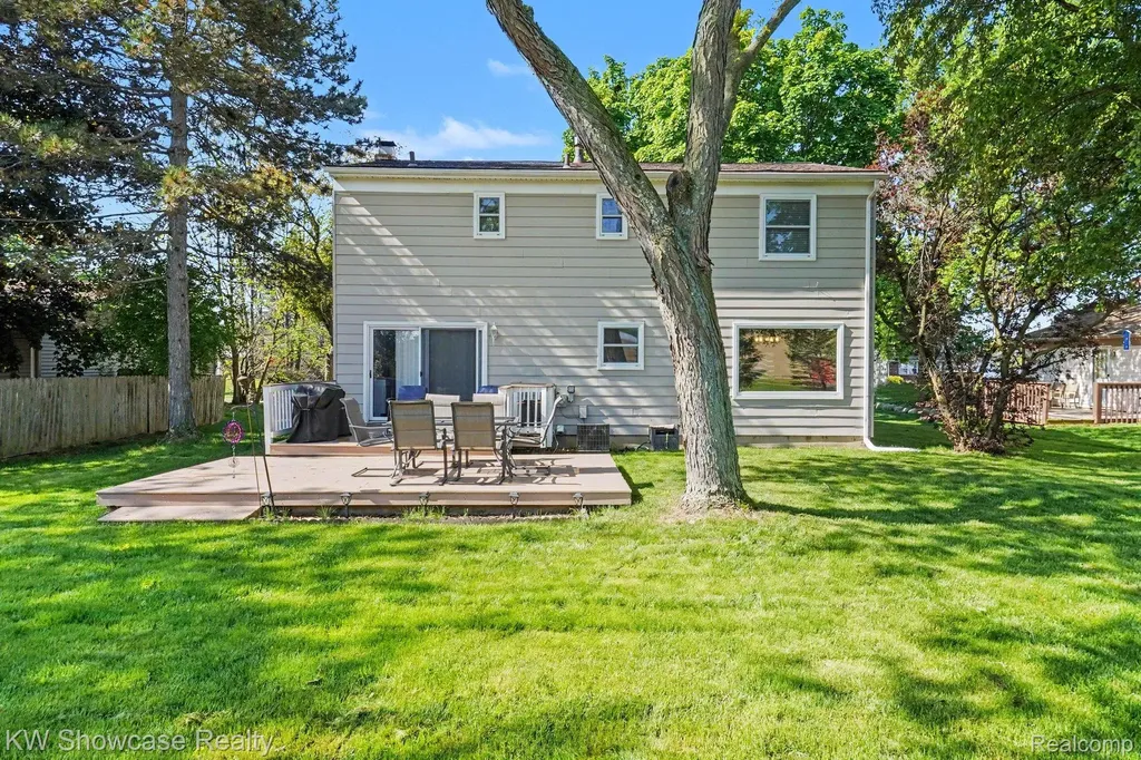 40652 Village Wood Road Novi City MI 48375