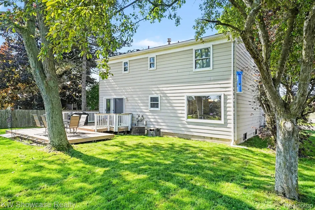 40652 Village Wood Road Novi City MI 48375