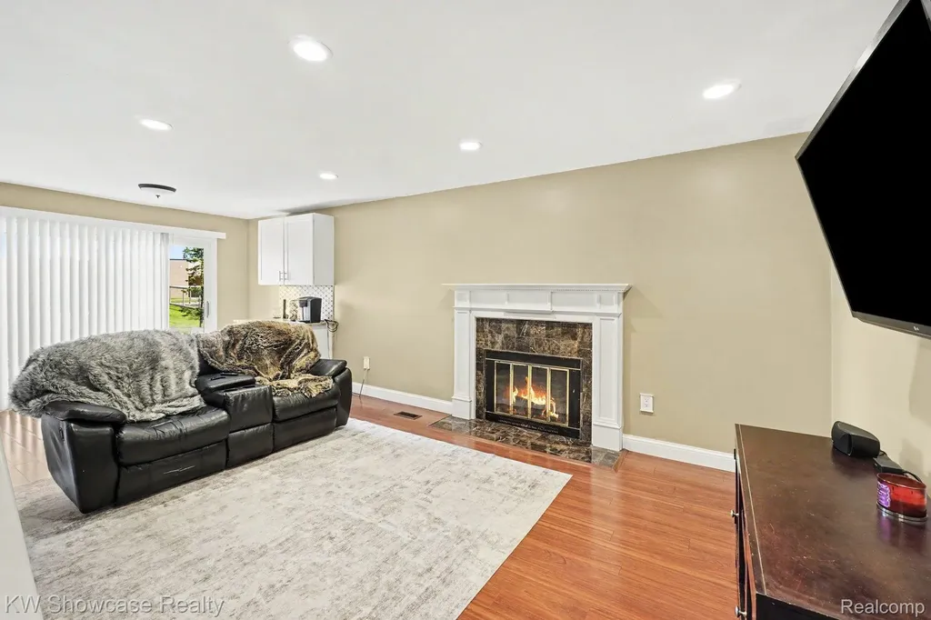 40652 Village Wood Road Novi City MI 48375