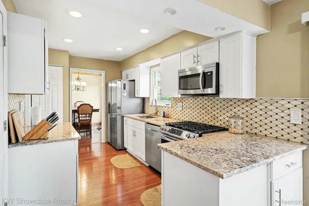 40652 Village Wood Road Novi City MI 48375