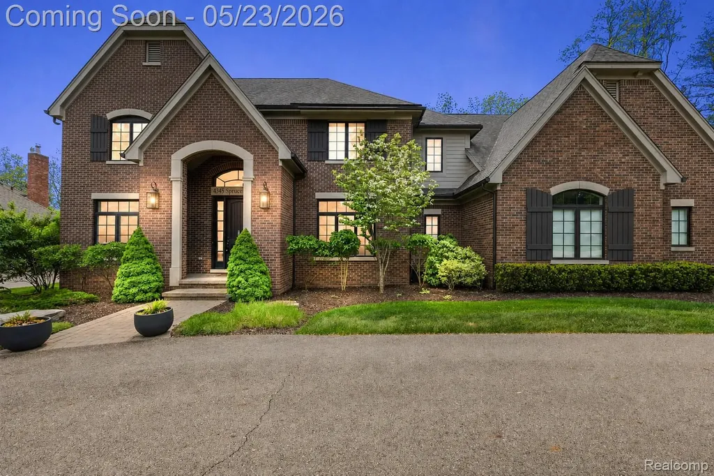 4345 Spruce Hill Lane Bloomfield Charter Township MI 48301