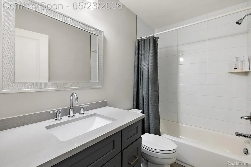 4345 Spruce Hill Lane Bloomfield Charter Township MI 48301