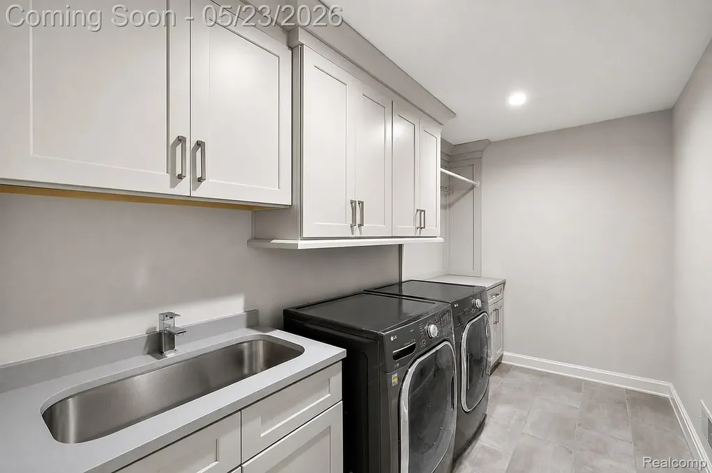 4345 Spruce Hill Lane Bloomfield Charter Township MI 48301