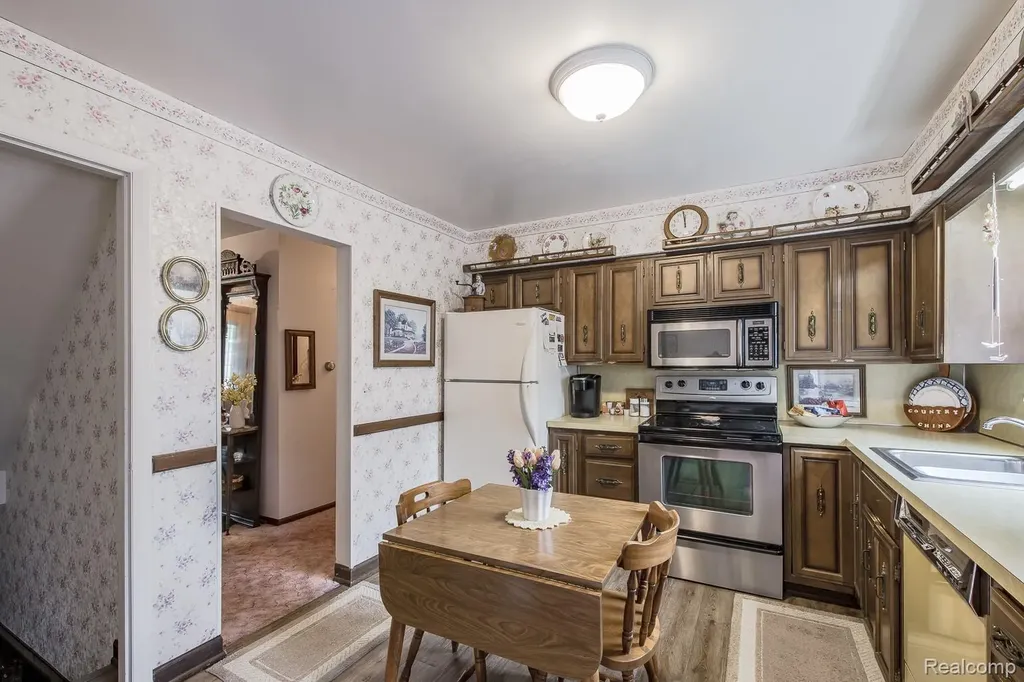 202 Park Avenue Holly Village MI 48442