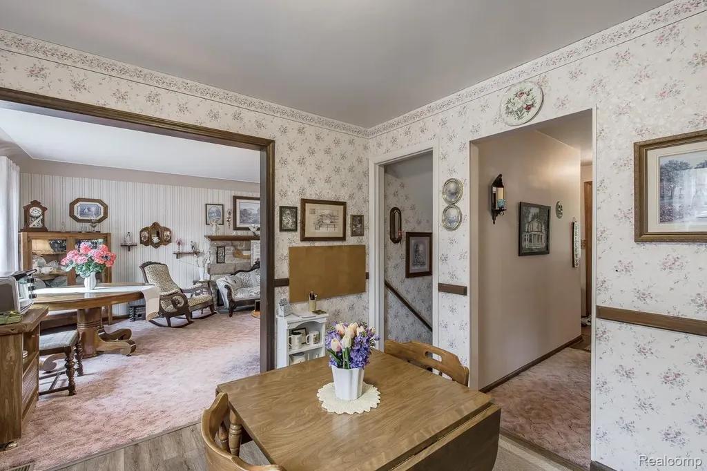 202 Park Avenue Holly Village MI 48442