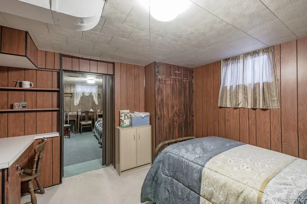 202 Park Avenue Holly Village MI 48442