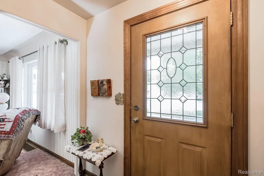 202 Park Avenue Holly Village MI 48442