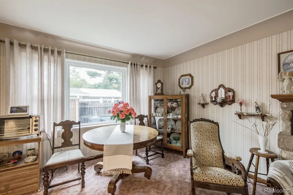 202 Park Avenue Holly Village MI 48442