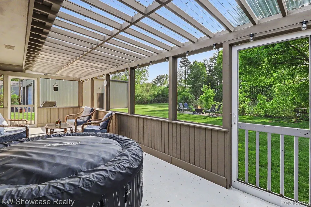 2572 Ridge Road White Lake Charter Township MI 48383