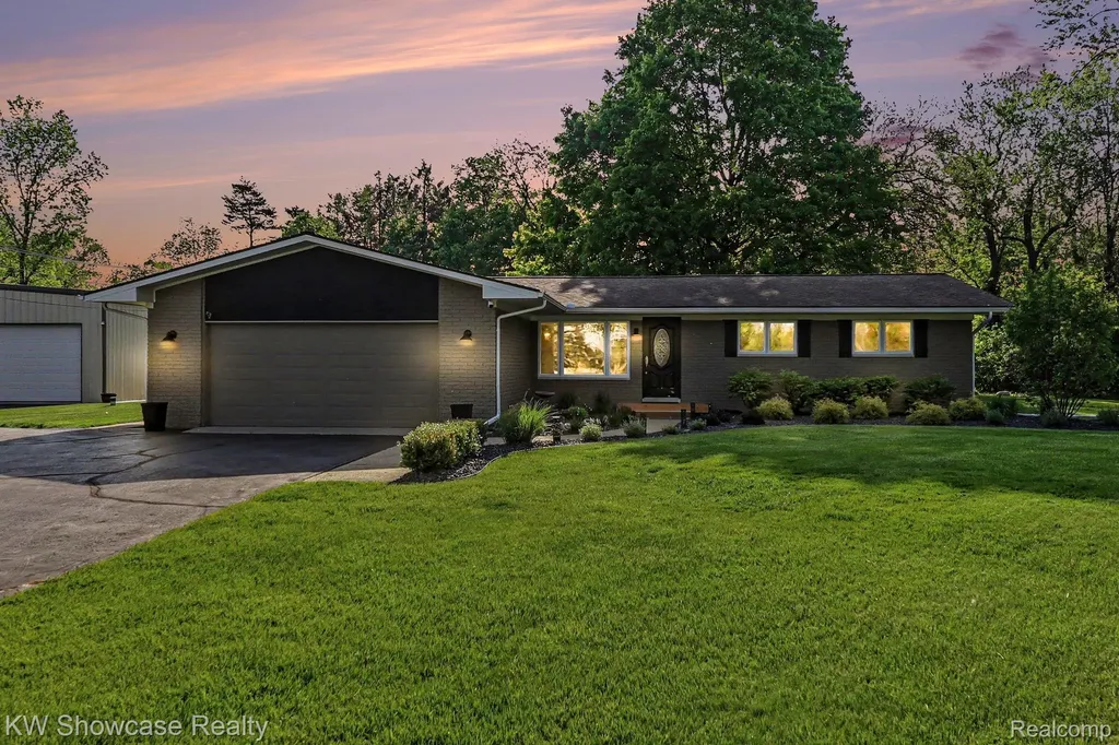 2572 Ridge Road White Lake Charter Township MI 48383