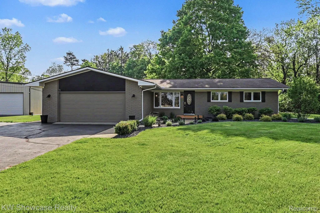 2572 Ridge Road White Lake Charter Township MI 48383