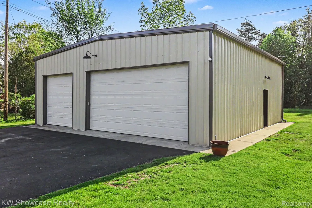 2572 Ridge Road White Lake Charter Township MI 48383