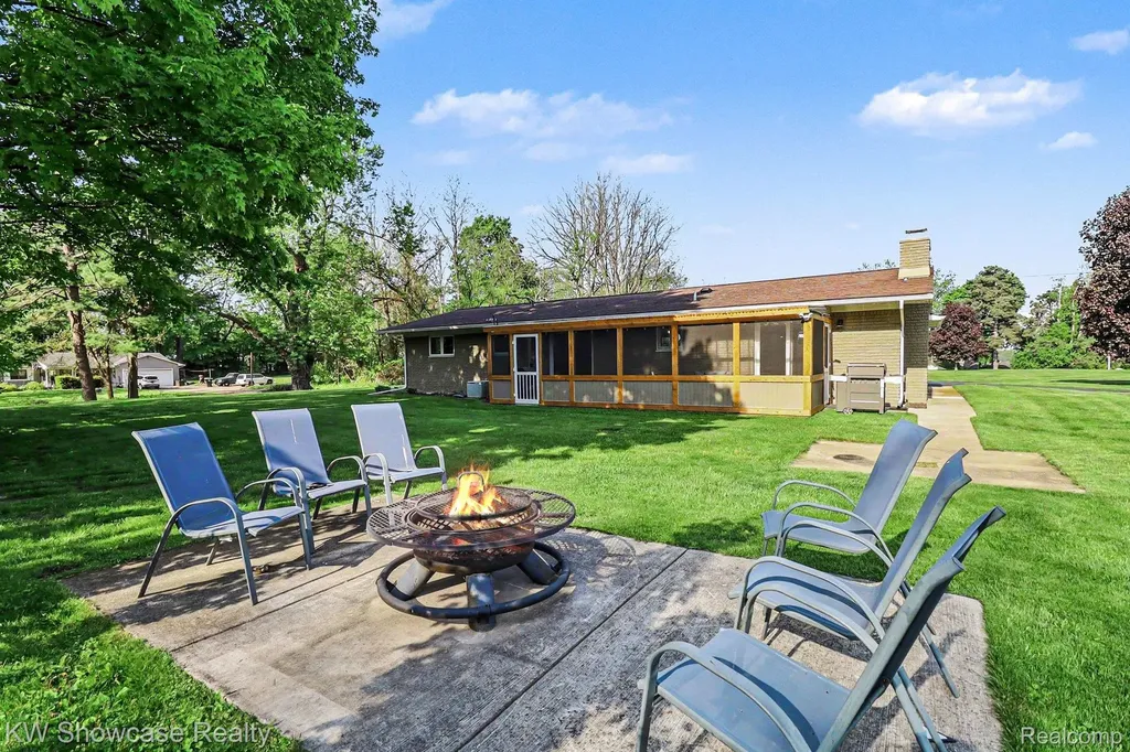 2572 Ridge Road White Lake Charter Township MI 48383