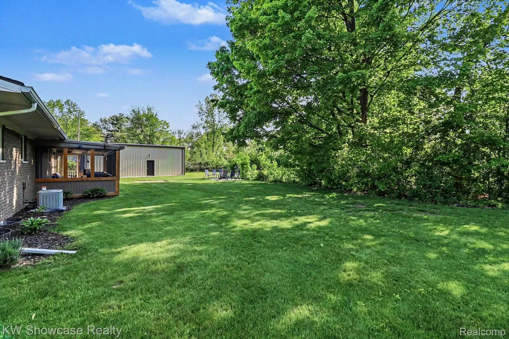 2572 Ridge Road White Lake Charter Township MI 48383