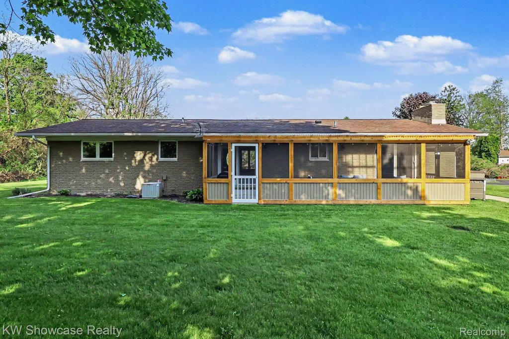 2572 Ridge Road White Lake Charter Township MI 48383