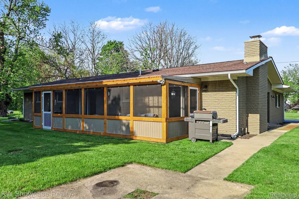 2572 Ridge Road White Lake Charter Township MI 48383