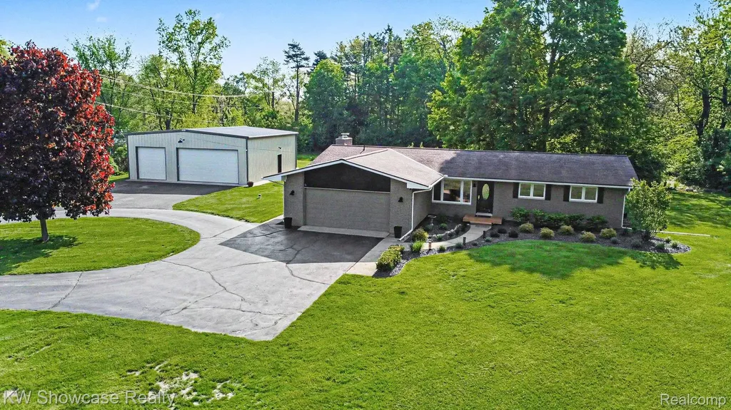 2572 Ridge Road White Lake Charter Township MI 48383