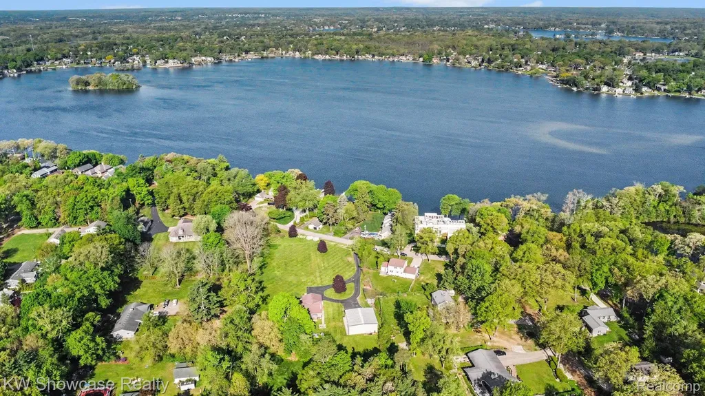2572 Ridge Road White Lake Charter Township MI 48383