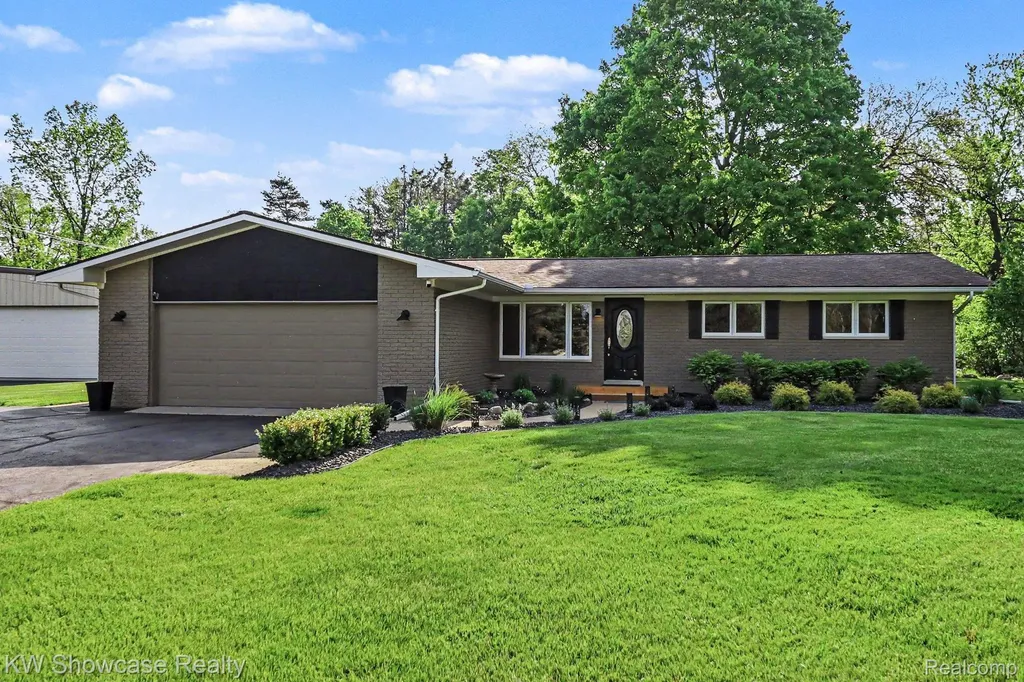 2572 Ridge Road White Lake Charter Township MI 48383