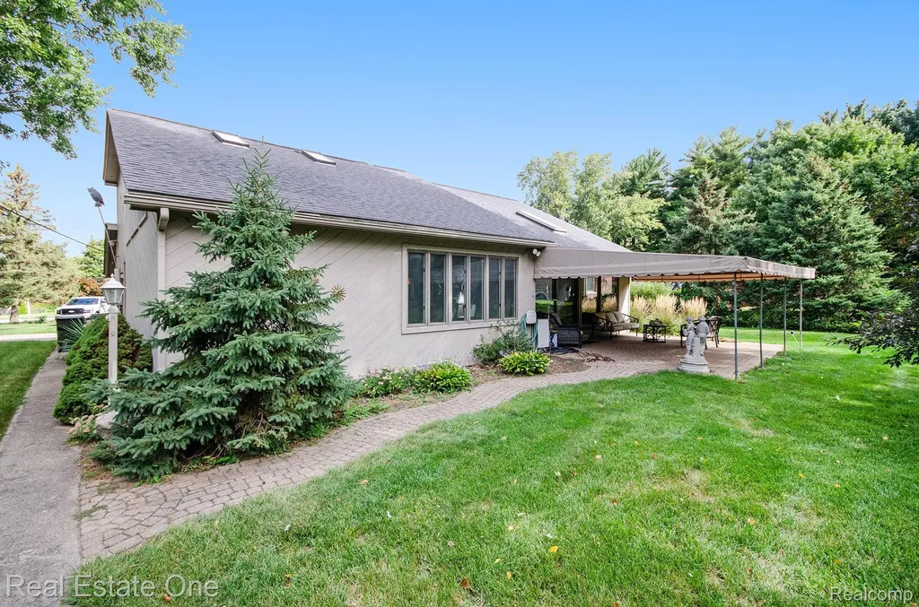 35238 Moravian Drive Sterling Heights City MI 48312