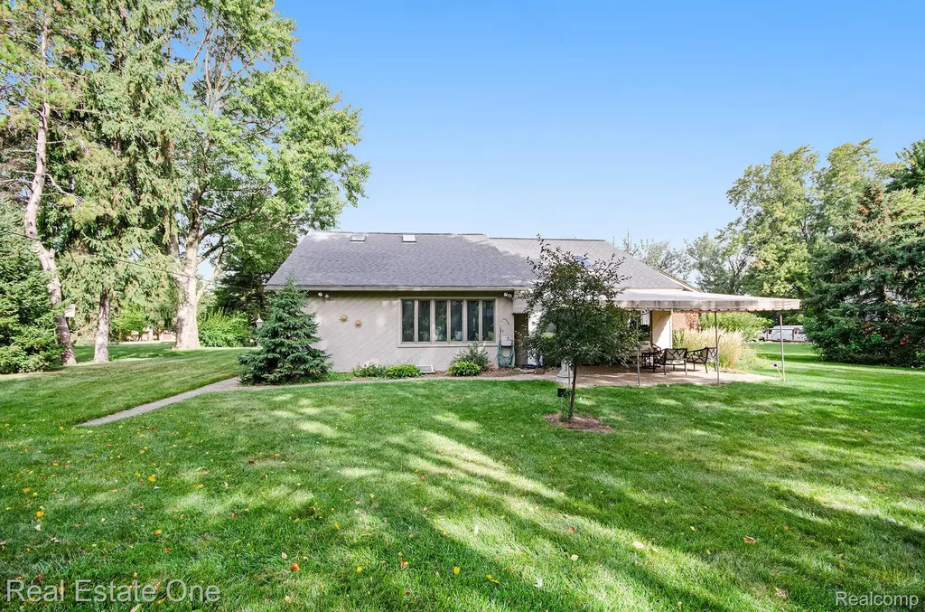 35238 Moravian Drive Sterling Heights City MI 48312