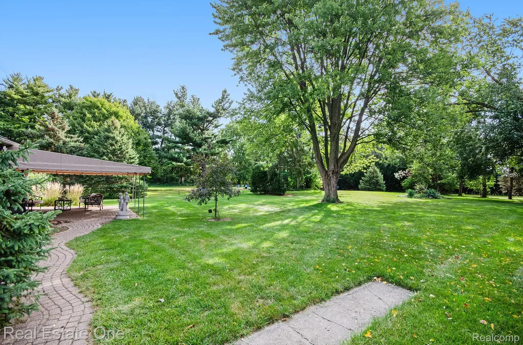 35238 Moravian Drive Sterling Heights City MI 48312
