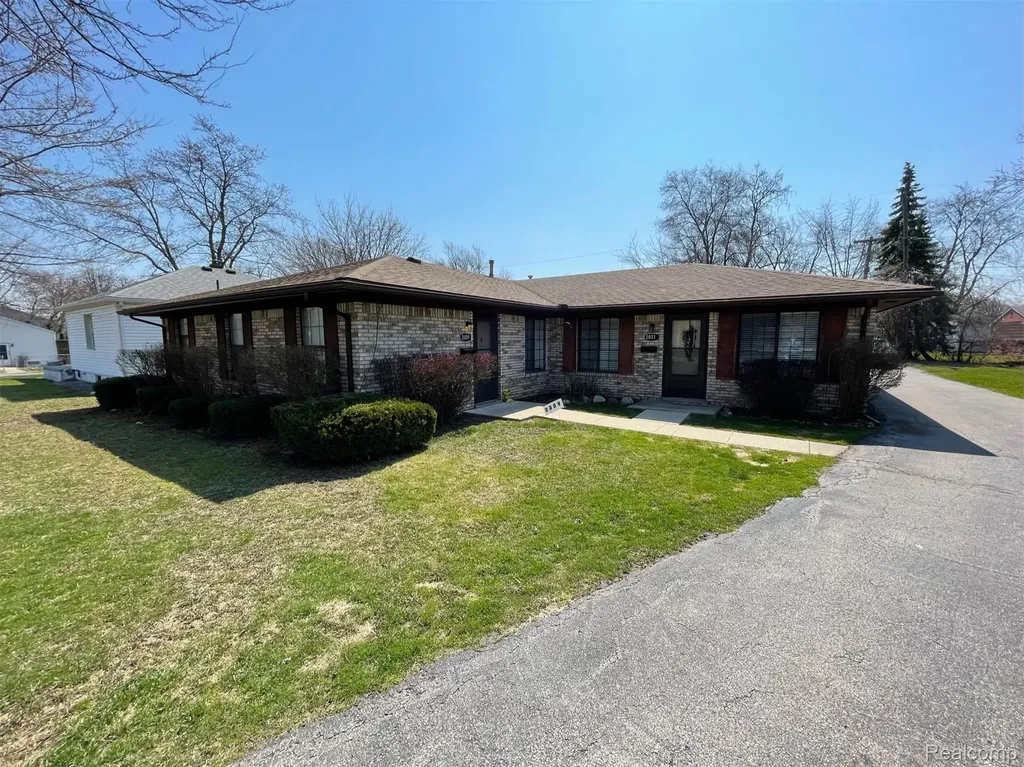 2009 W 14 Mile Road Royal Oak City MI 48073