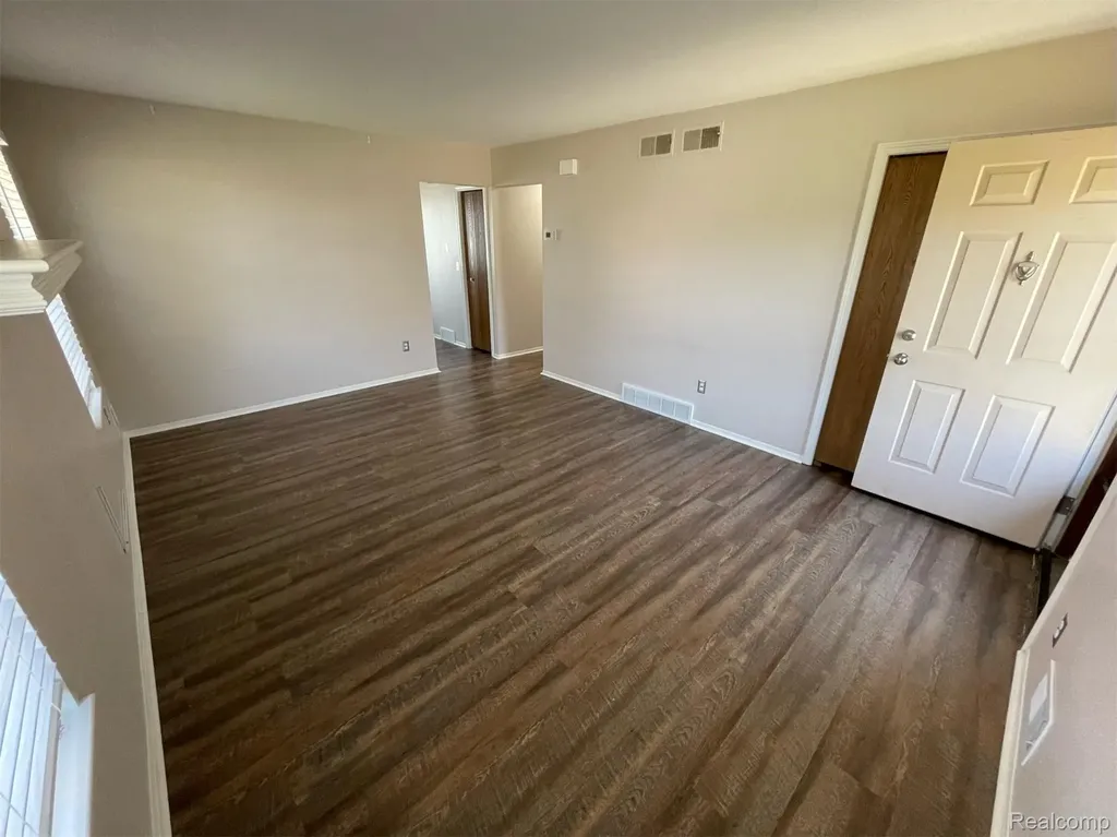 2009 W 14 Mile Road Royal Oak City MI 48073