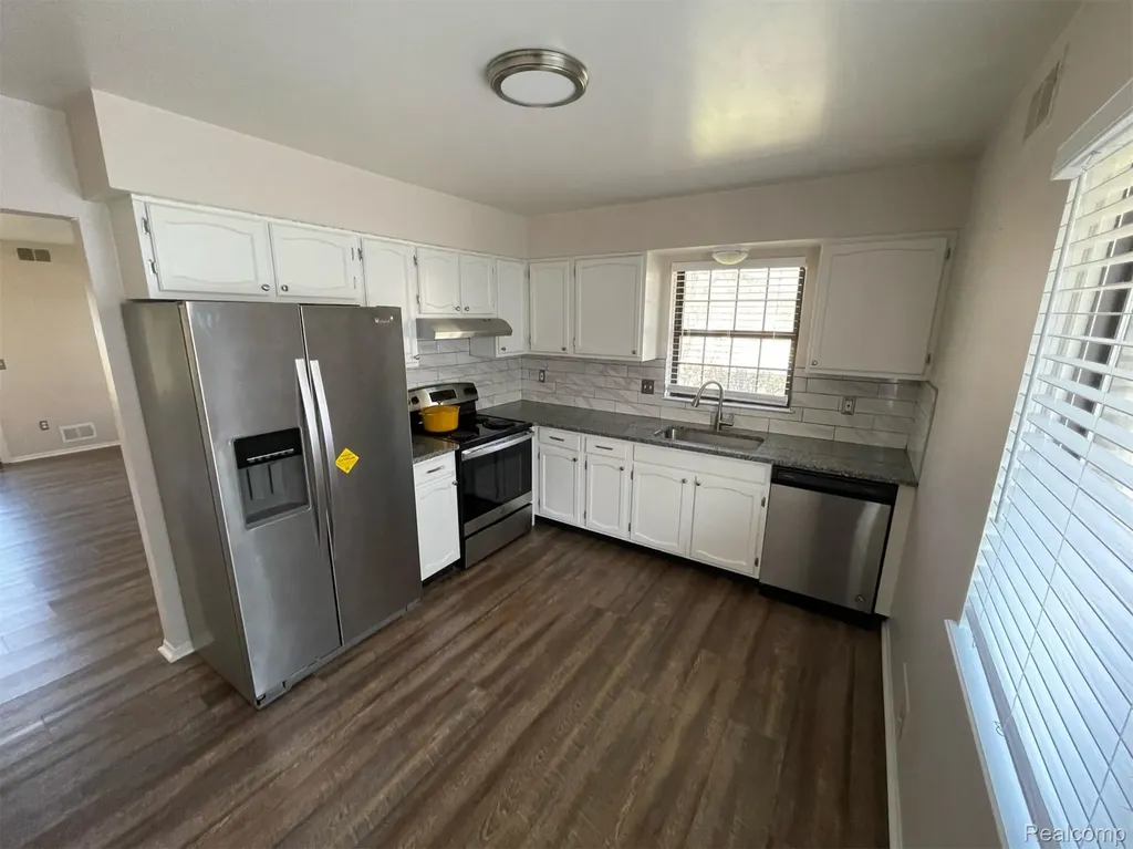 2009 W 14 Mile Road Royal Oak City MI 48073