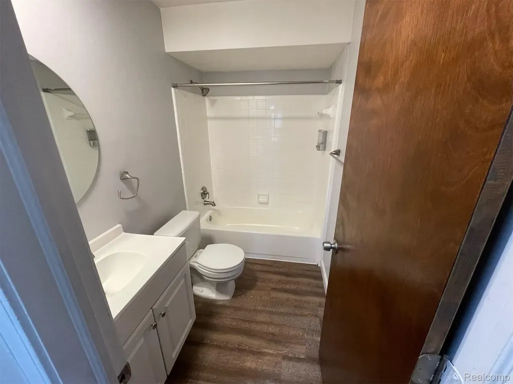 2009 W 14 Mile Road Royal Oak City MI 48073