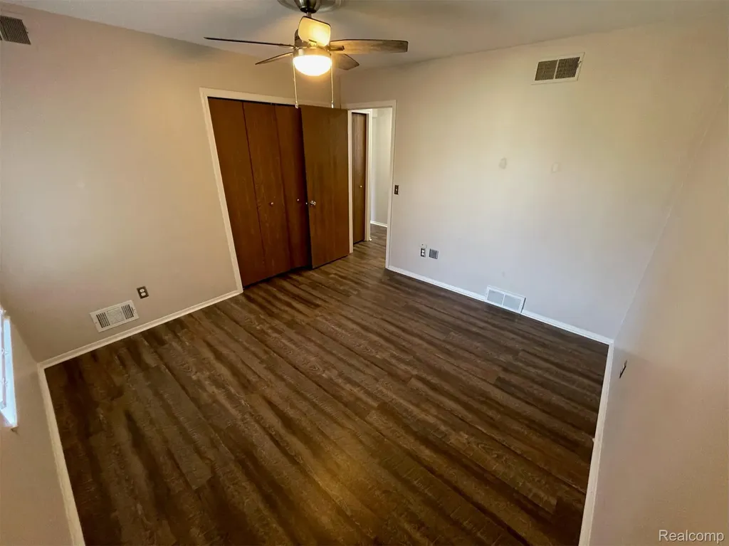 2009 W 14 Mile Road Royal Oak City MI 48073