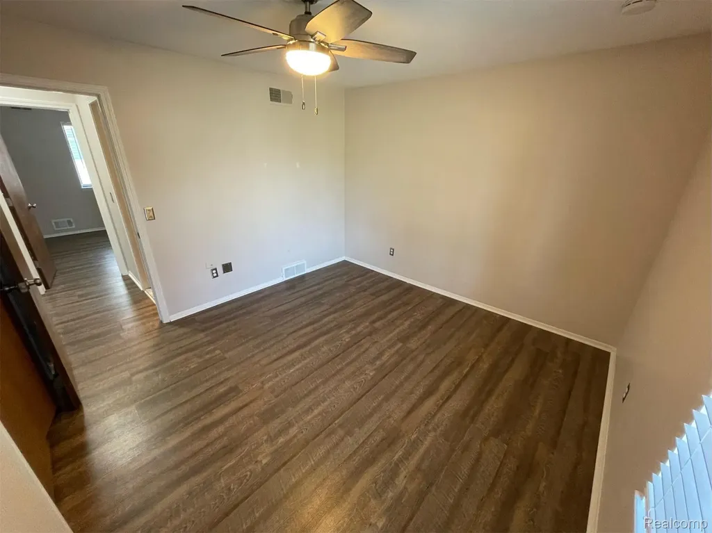 2009 W 14 Mile Road Royal Oak City MI 48073