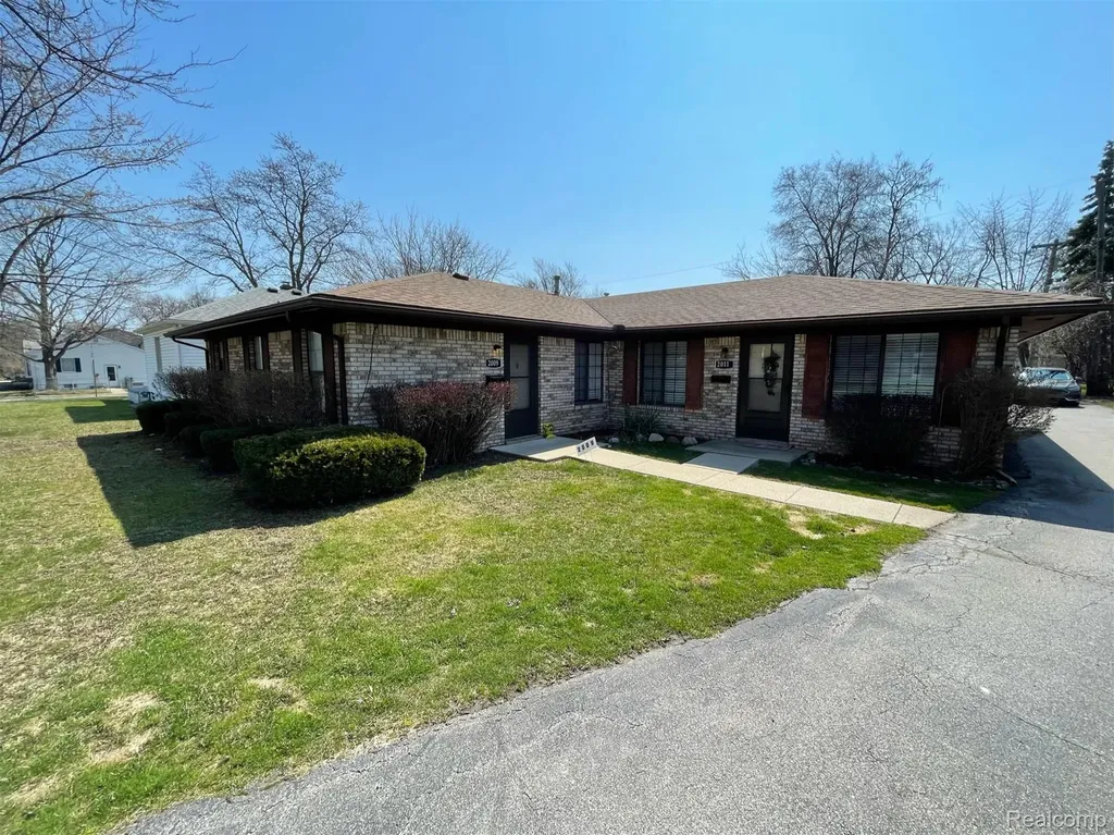 2009 W 14 Mile Road Royal Oak City MI 48073