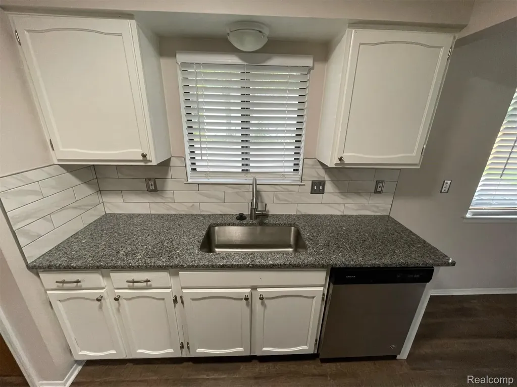 2009 W 14 Mile Road Royal Oak City MI 48073
