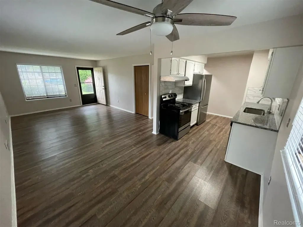 2009 W 14 Mile Road Royal Oak City MI 48073