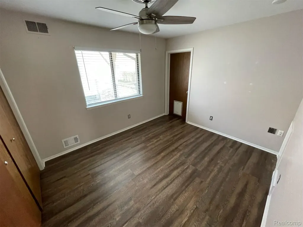 2009 W 14 Mile Road Royal Oak City MI 48073