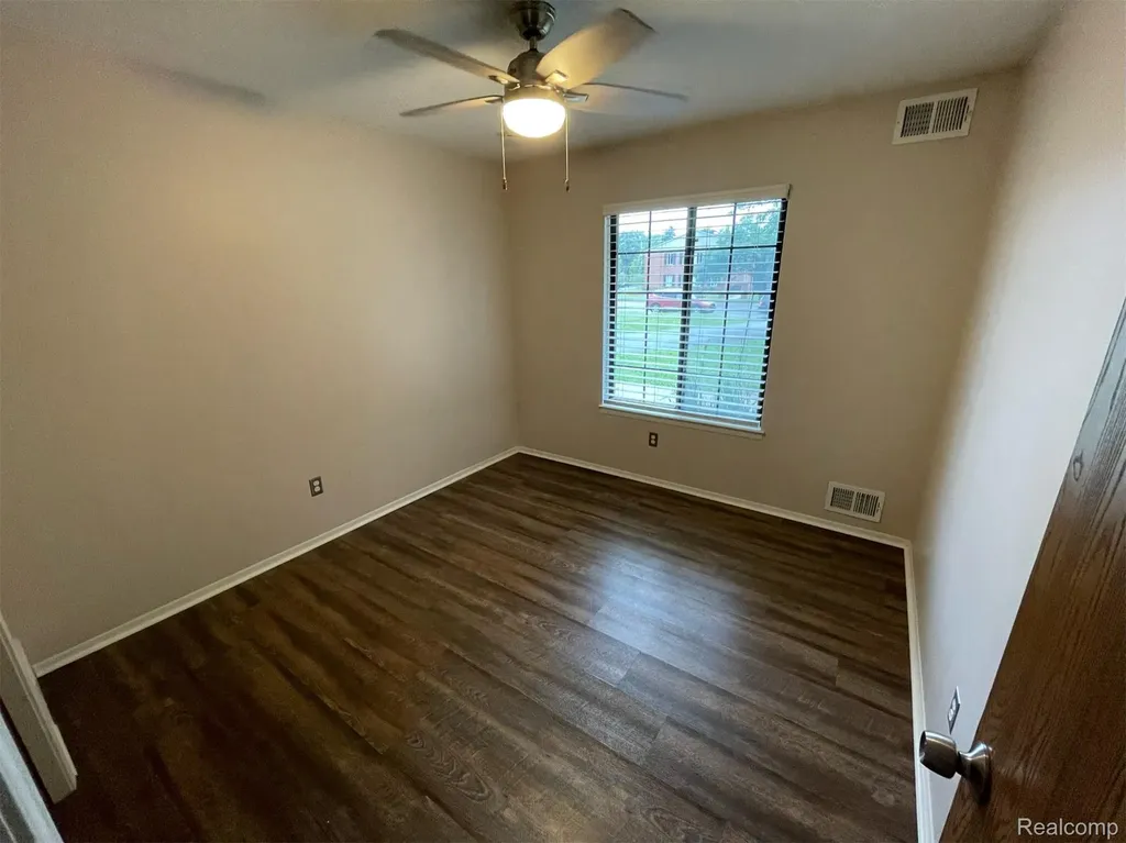 2009 W 14 Mile Road Royal Oak City MI 48073