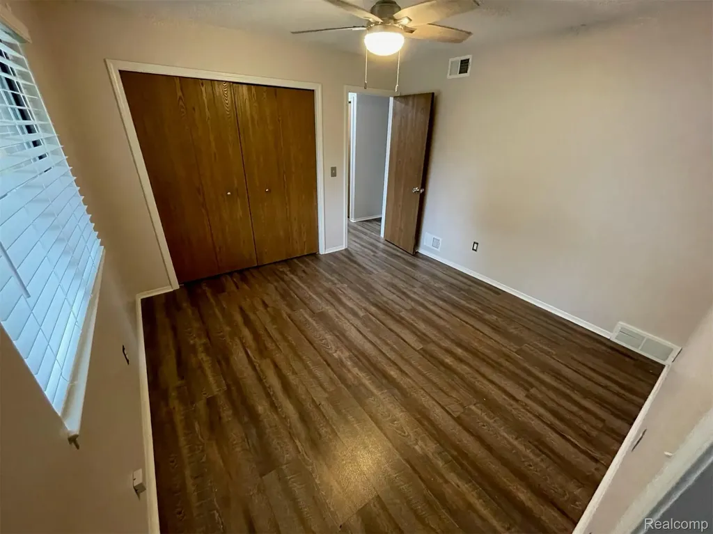 2009 W 14 Mile Road Royal Oak City MI 48073