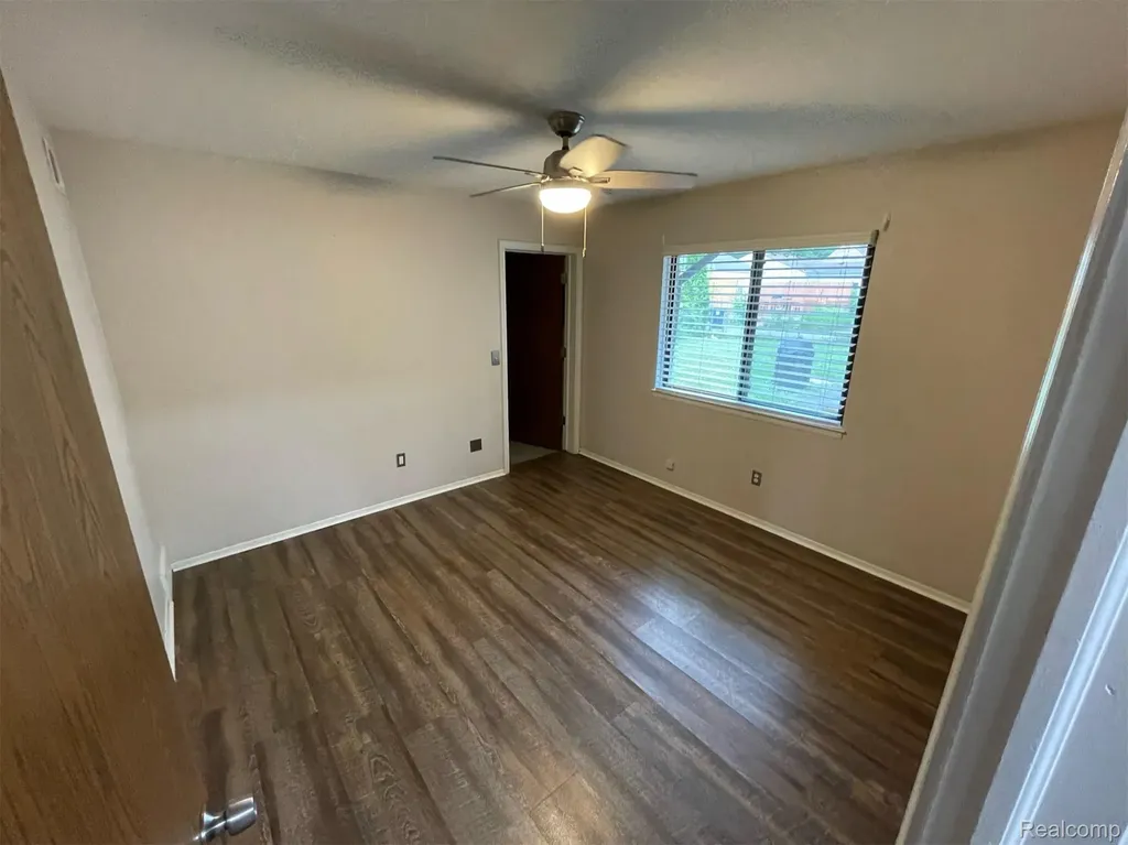 2009 W 14 Mile Road Royal Oak City MI 48073