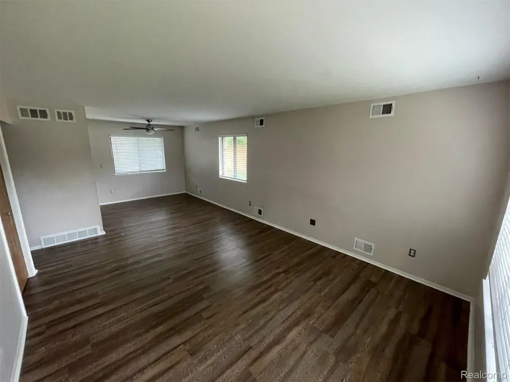 2009 W 14 Mile Road Royal Oak City MI 48073