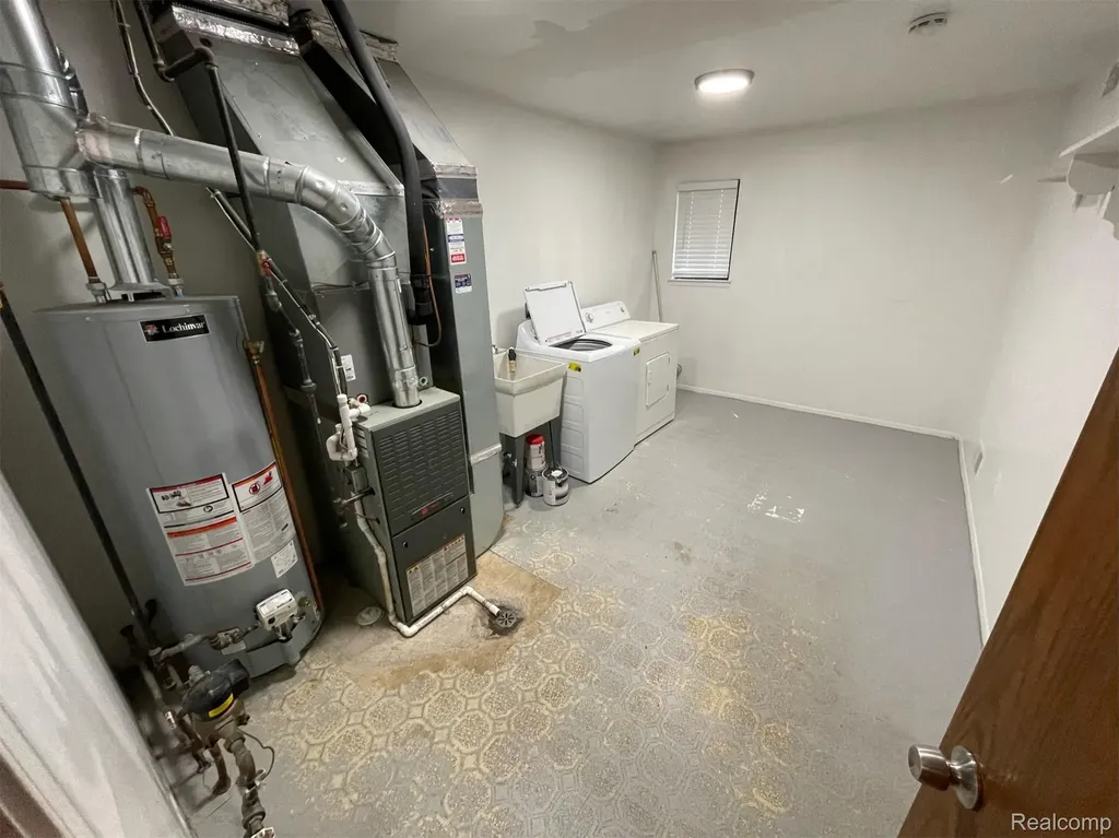 2009 W 14 Mile Road Royal Oak City MI 48073