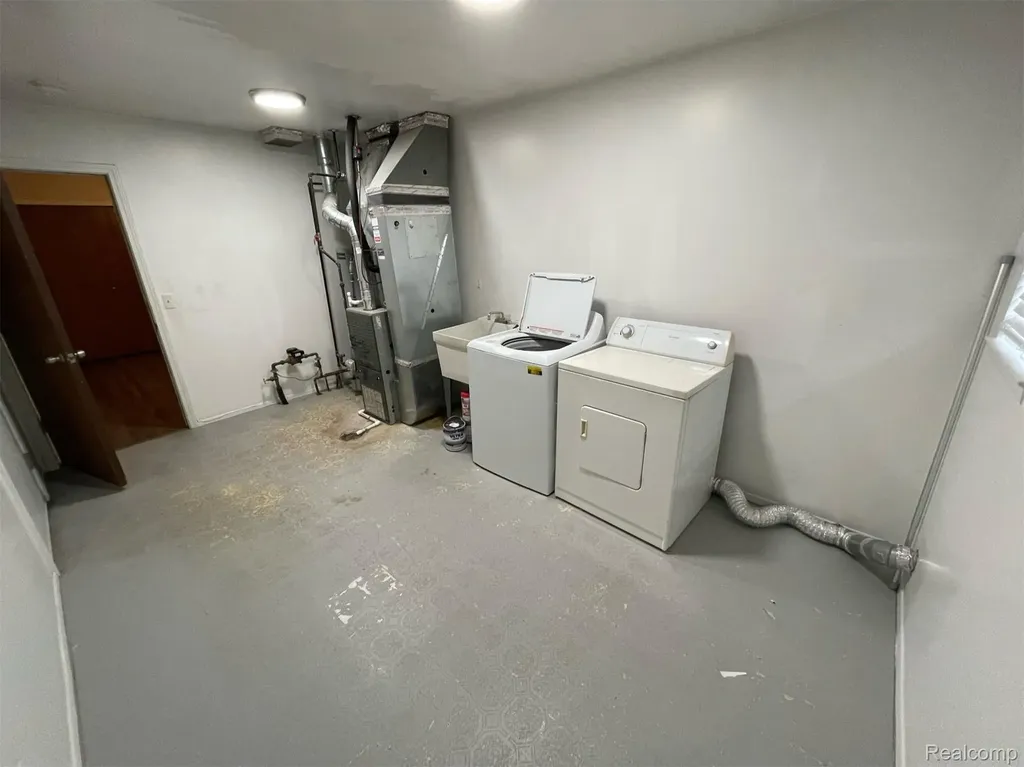 2009 W 14 Mile Road Royal Oak City MI 48073