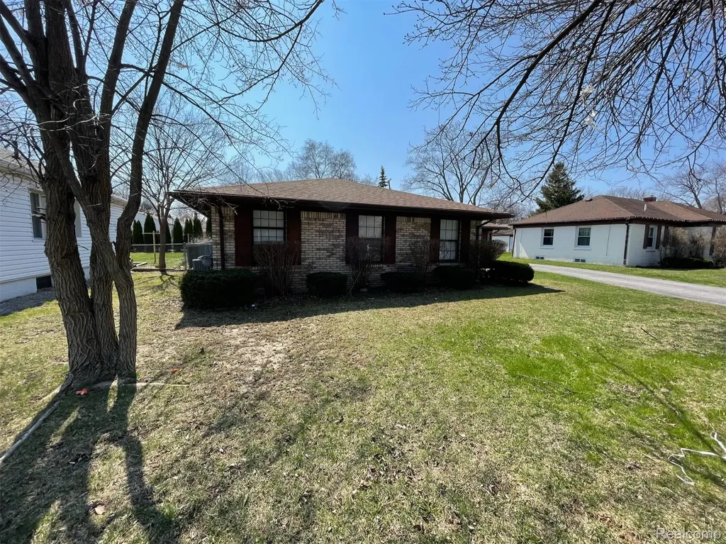 2009 W 14 Mile Road Royal Oak City MI 48073