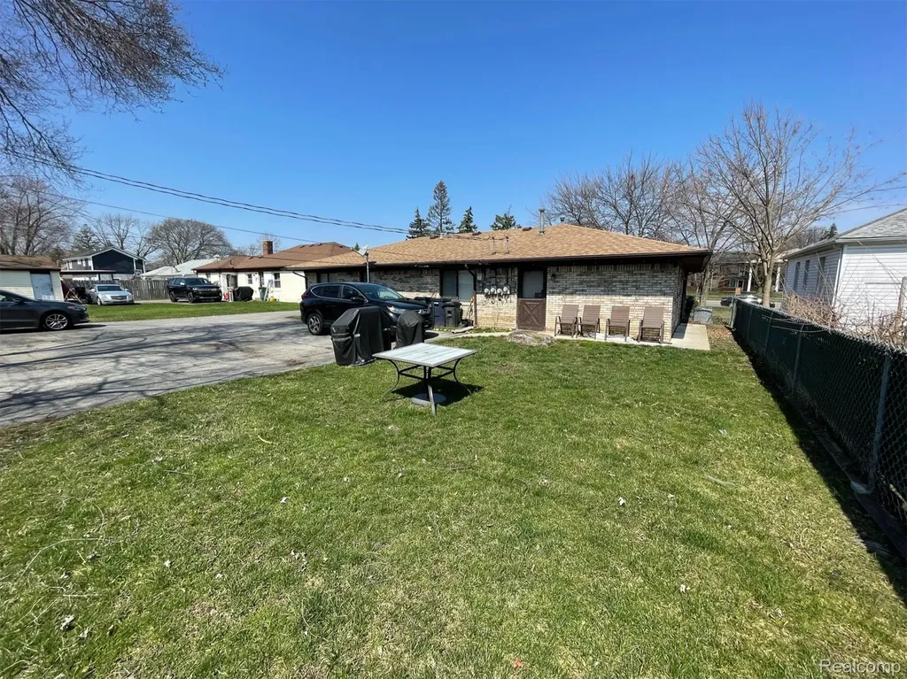 2009 W 14 Mile Road Royal Oak City MI 48073